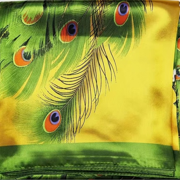 Silky Peacock scarfs 🦚 - Picture 12 of 12